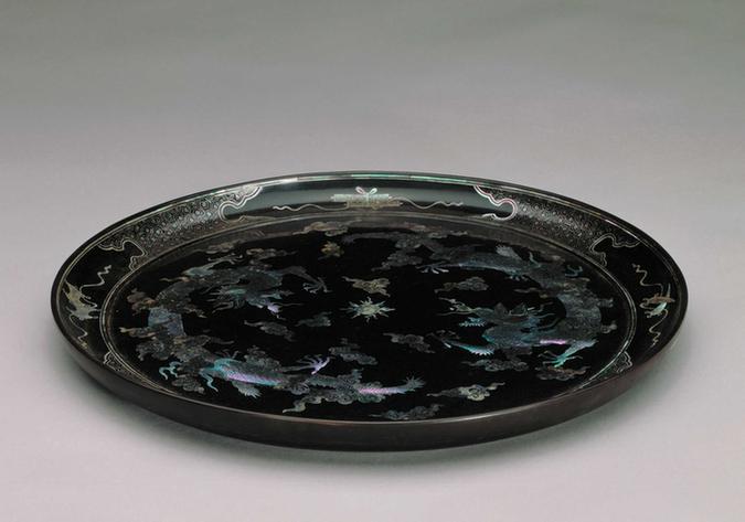 黑漆嵌螺钿云龙纹圆盘