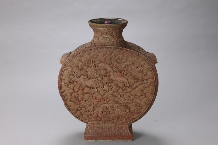 剔红云龙蝙蝠纹兽耳扁圆瓶