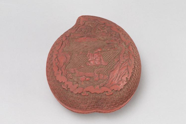 剔红八仙图桃式盒