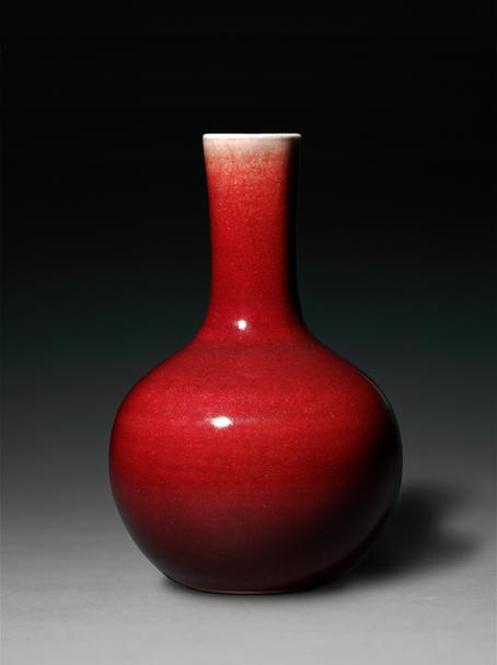 宣德款郎窑红釉天球瓶