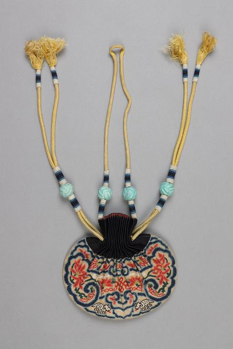 石青色缎口满纳菊花盘肠纹椭圆荷包