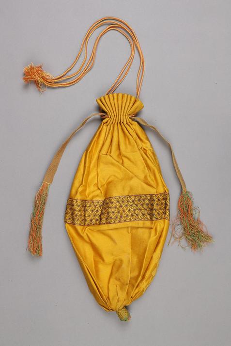 黄色缎网绣锦地纹口袋