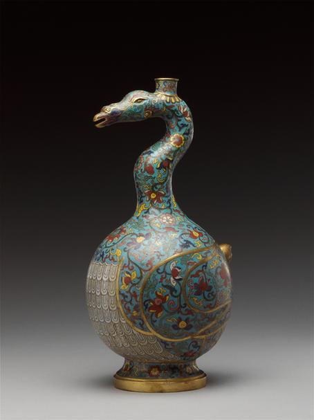 乾隆款掐丝珐琅勾莲纹鸭式瓶