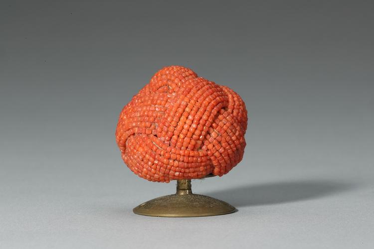 珊瑚珠盘花帽顶