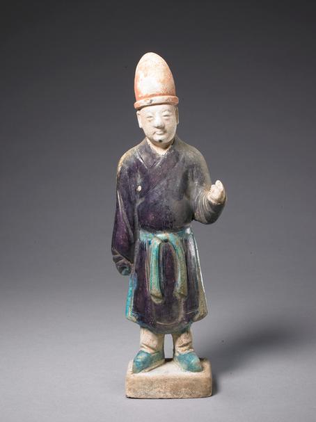 陶紫绿釉男立俑