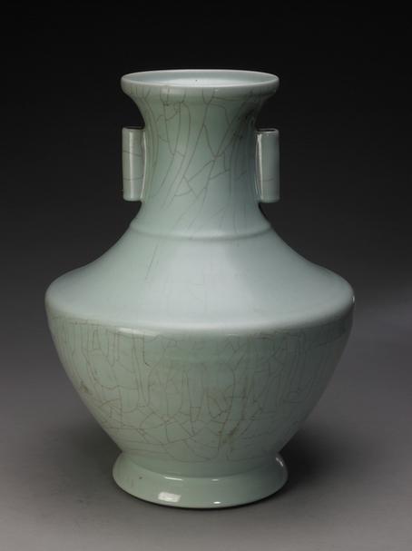 仿官釉弦纹贯耳瓶