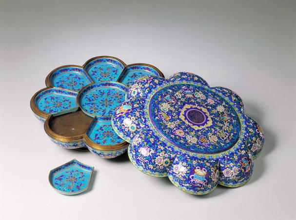 画珐琅八宝花卉纹八瓣九子盒