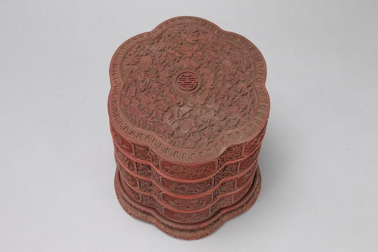 剔红花卉五蝠捧寿纹带座三层六瓣盒