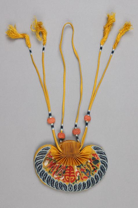 黄色缎口满纳暗八仙团寿纹腰圆荷包