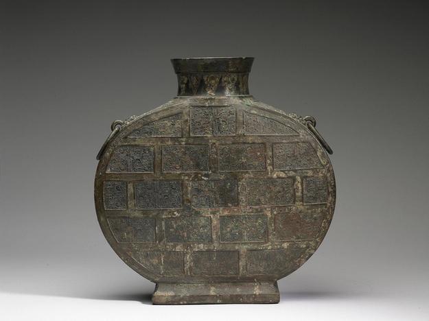 战国 嵌红铜鸟纹扁壶