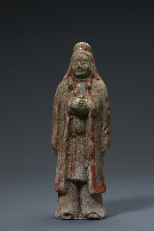 陶黄釉画彩披风衣拱手男立俑