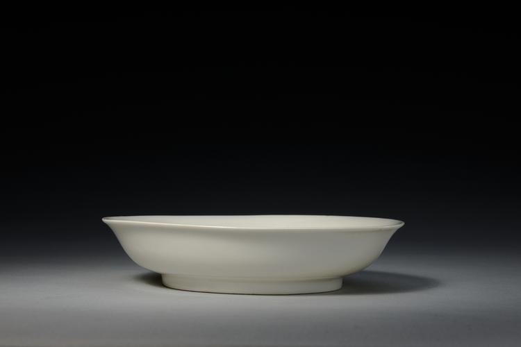 永乐款甜白釉暗划龙纹碟