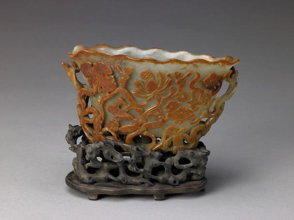 乾隆仿古款带皮青玉浮雕花鸟纹洗