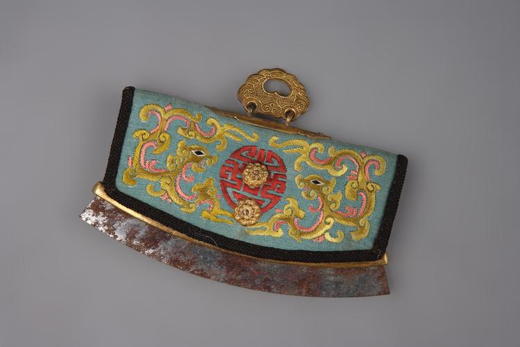 杏黄色缂丝花卉纹荷包式火燫