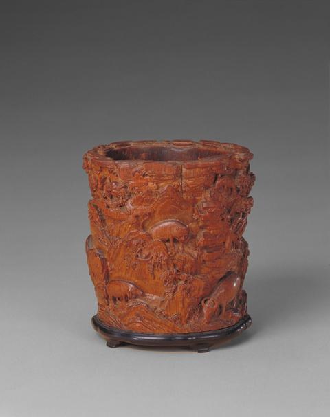 竹根雕十二辰图笔筒