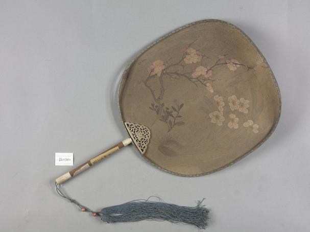 弘旿画花卉图面木嵌象牙柄团扇