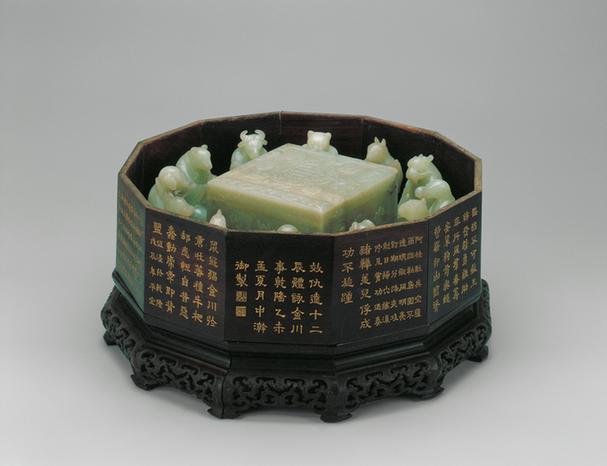 青玉十二辰方盒