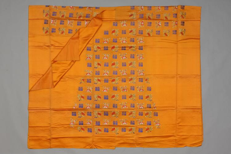 杏黄色缎绣福寿齐天纹袍料