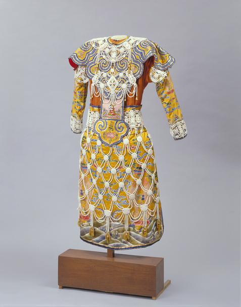 黄色缎绣缀砗磲珠璎珞衣