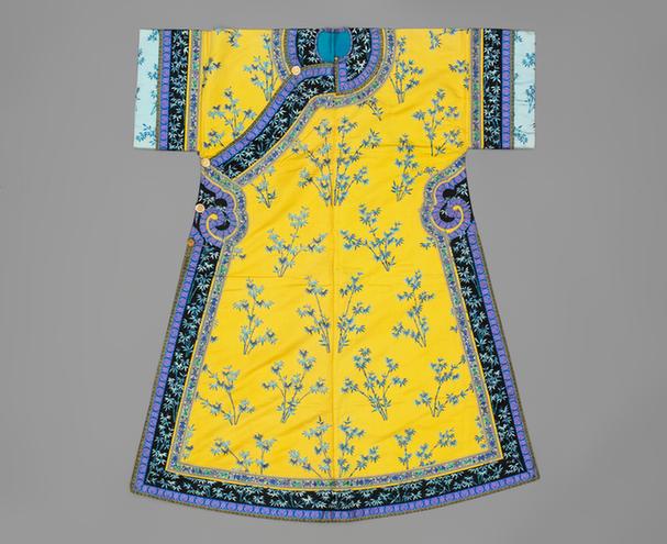 明黄色江绸绣三蓝竹枝纹夹氅衣