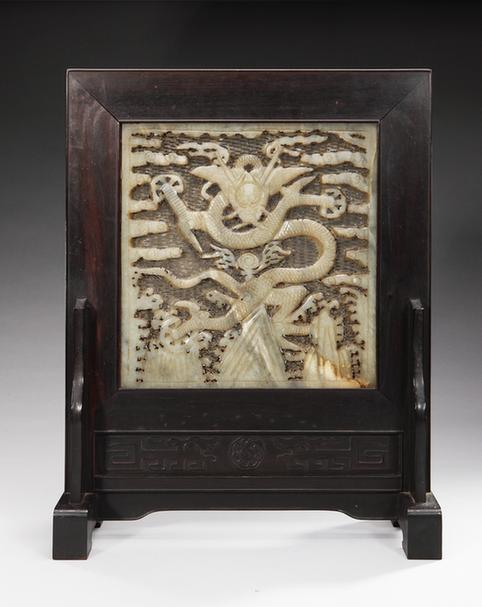 青玉镂雕正龙镶紫檀木框插屏