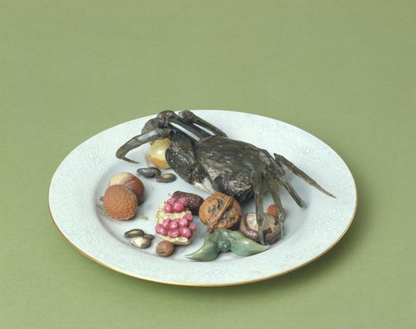 粉彩雕塑蟹果盘