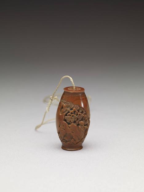 雕橄榄核松下高士扇坠