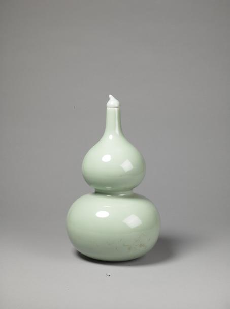 乾隆款冬青釉葫芦瓶