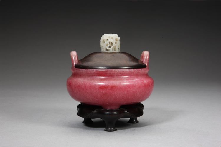 芙蓉石双耳三足炉