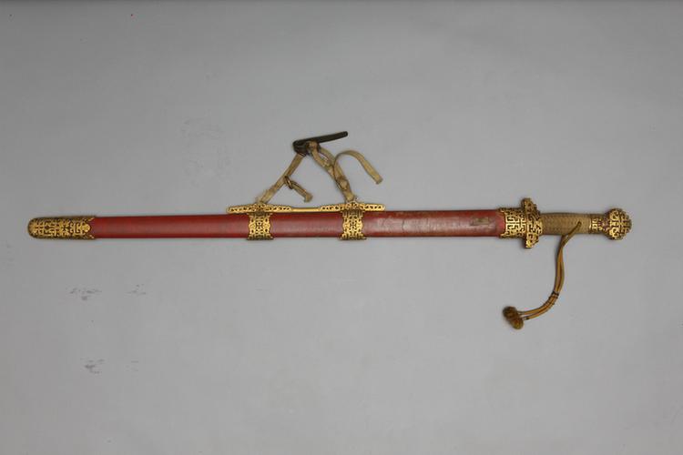 铁柄鲨鱼皮鞘秋水剑