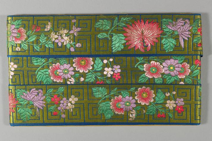 绿色缎地时花牡丹回纹绦