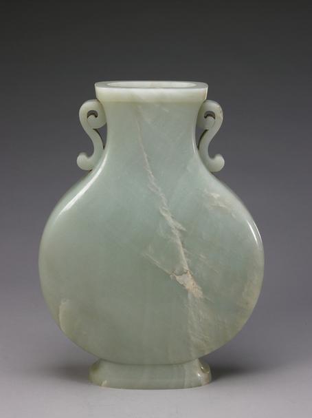 乾隆款青玉双耳扁瓶