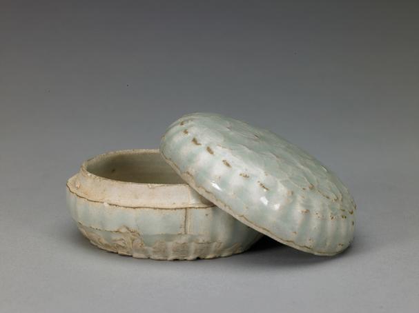 景德镇窑青白釉印花盒