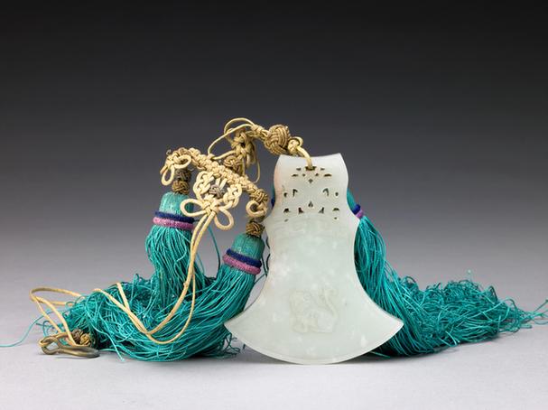 青玉十二辰斧形佩-寅