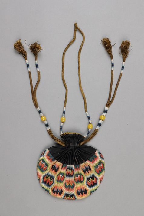 石青色缎口铺绒蝙蝠六角纹椭圆荷包