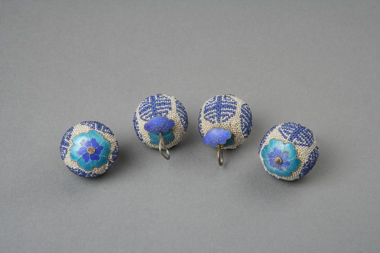 串白蓝色米珠纽扣