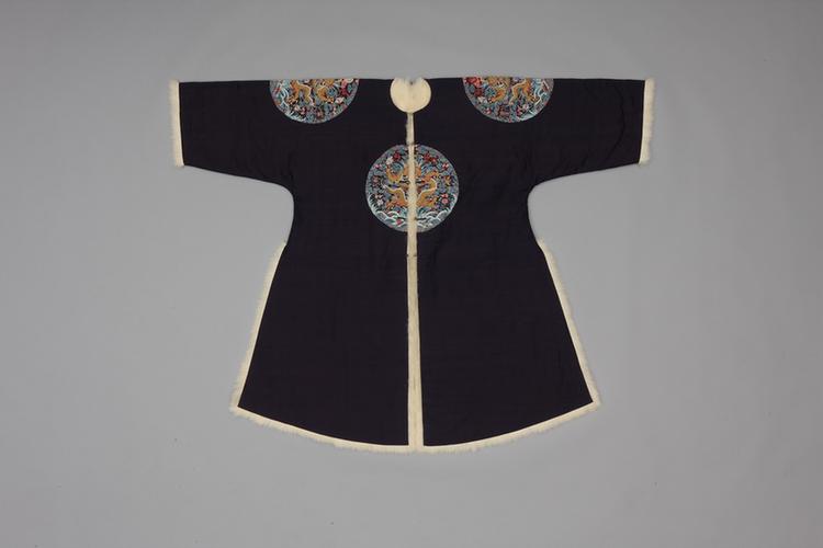 石青色缂丝四团彩云金龙纹天马皮衮服