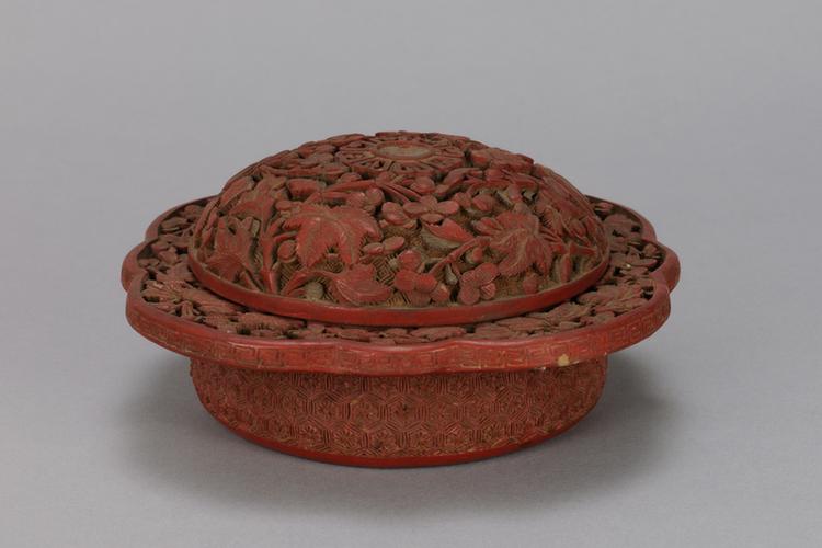 剔红海棠纹柿式盒