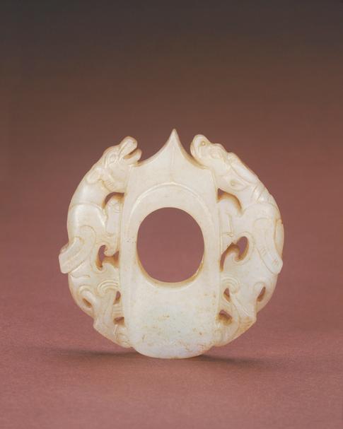 白玉龙虎纹鸡心佩