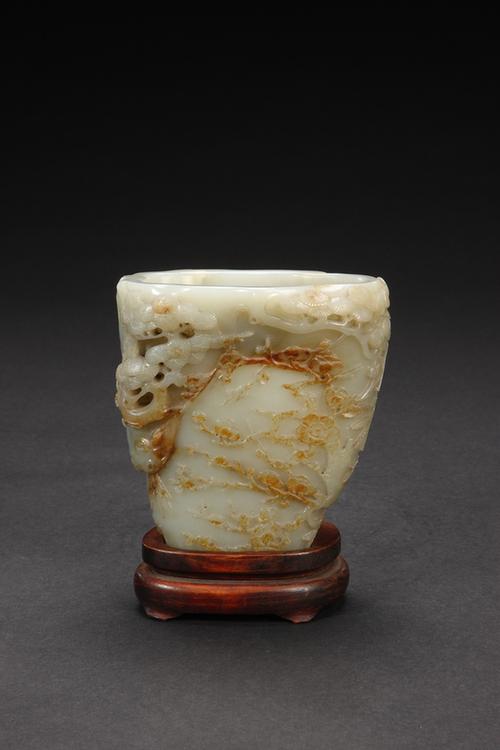 带皮青玉刻诗三友图笔筒