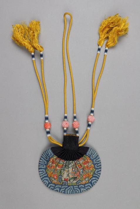 青色缎口满纳地景纹椭圆荷包