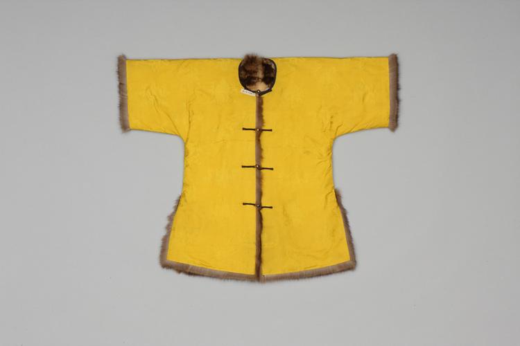 明黄色江山万代纹暗花江绸貂皮端罩