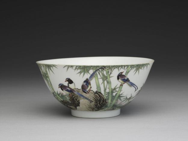 雍正 珐瑯彩瓷蓝鹊竹石碗