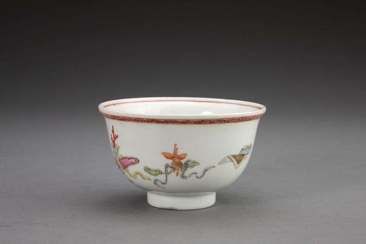 资善堂款粉彩博古图碗