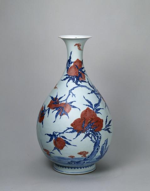 青花釉里红桃蝠纹玉壶春瓶