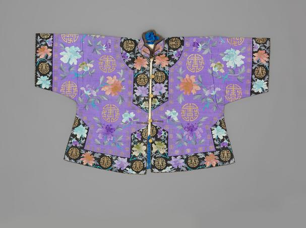 雪灰色缂丝牡丹团寿字纹银鼠皮对襟马褂