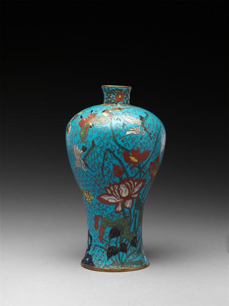 景泰款掐丝珐琅莲花鹭鸶图梅瓶