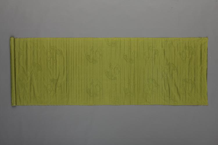 香色四合团鹤鹿同春纹江绸