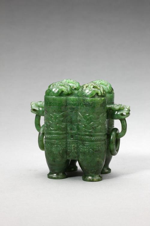 乾隆款碧玉兽耳衔活环四管式炉