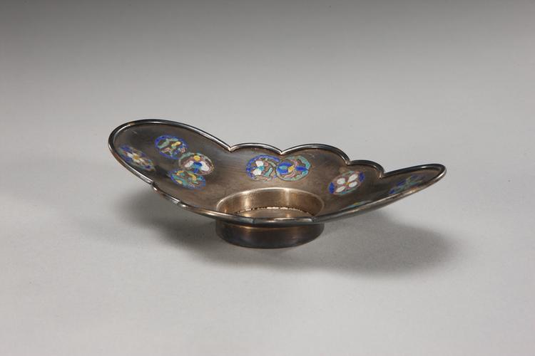 银烧蓝团龙纹茶船